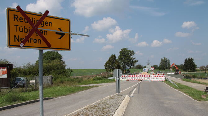 Die L 384 nach Nehren ist derzeit hinterm Kreisel am Nordring in Mössingen noch für Vorarbeiten für den Brückenabriss und -neuba