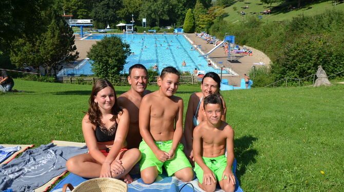 Stefan und Anita Fetter mit ihren Kindern (von links) Melina, Rafael und Sven.