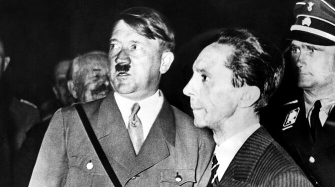 Wollten die Beweise für den Genozid an den Juden vernichten lassen: Adolf Hitler und Joseph Goebbels.Foto: dpa