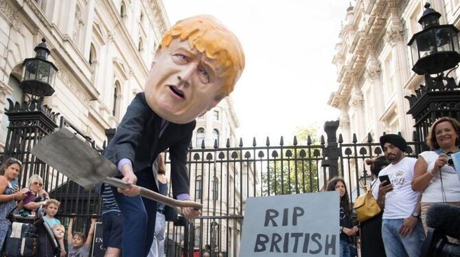 »RIP British Democracy«