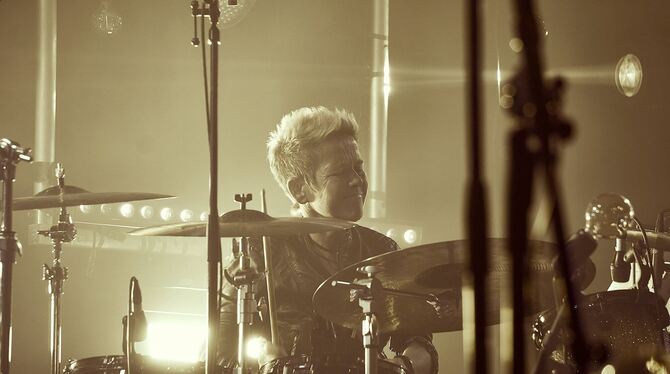 Marion Wetzel aus Tübingen ist professionelle Schlagzeugerin. An ihrer eigenen Schlagzeugschule unterrichtet sie heranwachsende Marion Wetzel aus Tübingen ist professionelle Schlagzeugerin. An ihrer eigenen Schlagzeugschule unterrichtet sie heranwachsende