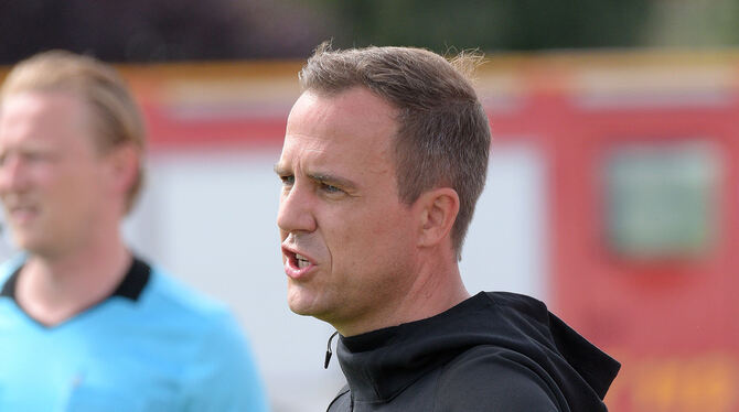 Tief enttäuscht nach dem Pokal-Aus in Nagold: SSV-Trainer Maik Schütt. foto: baur