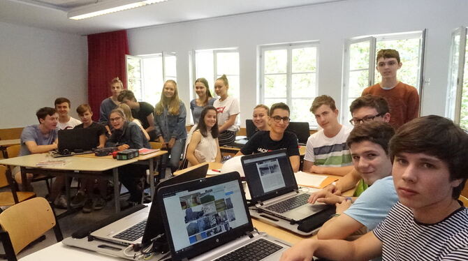 Schüler des List-Gymnasiums arbeiten am Projekt »Reutlingen zwichen den Extremen«.   FOTO: DÖRR