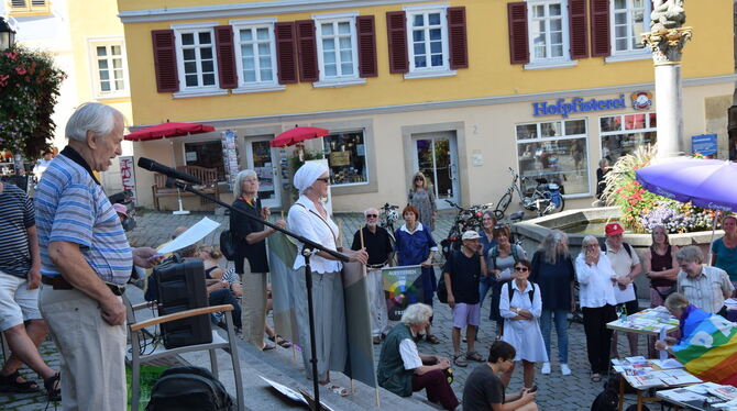 Gerhard Bialas war einer der neun Redner auf dem Tübinger Holzmarktfoto: kreibich