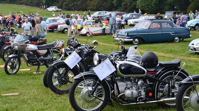 Wer ein gut gepflegtes historisches Motorrad oder Auto mitbringt, wird auf dem Roßfeld mit offenen Armen empfangen. foto: privat Wer ein gut gepflegtes historisches Motorrad oder Auto mitbringt, wird auf dem Roßfeld mit offenen Armen empfangen. foto: privat