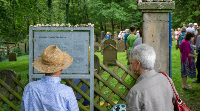 Kein Blumenschmuck auf dem jüdischen Friedhof in Wankheim: Um die Toten zu ehren, legen Angehörige und Freunde Steine auf den Gr