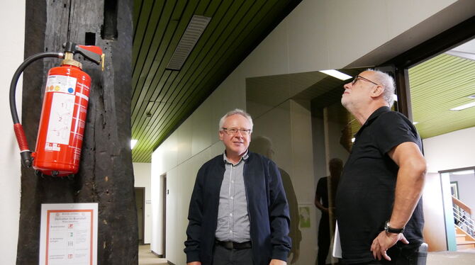 Bad Urachs Gebäudemanager Thomas Jaschinski (links) und Architekt Gerhard Keppler haben bis jetzt noch keine negativen Überrasch