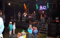 Die Band »fuenfkommanull« sorgte gestern Abend mit Evergreens oder Rock- und Popsongs für die musikalische Note