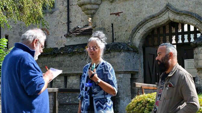 Raphael Hickman (rechts) aus Hawaii besucht seine Schwester Raquel Thiebes.