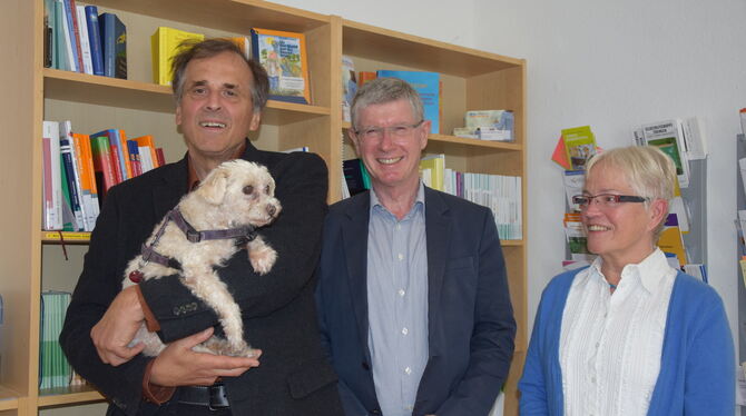 In den Räumen der Tübinger Krebsberatung (von links): Jürgen Freudl, Martin Wickert und Hildegard Schulte-Bunz.foto: stöhr