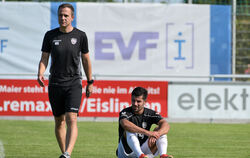 Enttäuscht: Trainer Maik Schütt (links) und Andreas Maier vom SSV Reutlingen.   FOTO: BAUR