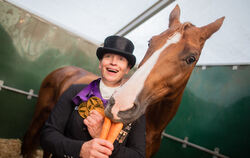 Möhren für Bella Rose nach dem dreifachen EM-Gold: Isabell Werth mit dem besten Pferd, das sie nach eigener Aussage je hatte.Fot
