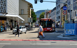 Die Linksabbiegerspur aus Richtung Gartenstraße in die Karlstraße für Busse zu reservieren, wäre nur eine Notlösung.FOTO: NIETHA