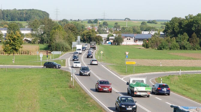 An der B-312-Anschlussstelle Gewerbegebiet Längenfeld, die über die Nordtangente zur B 313 auch nach Grafenberg und weiter nach