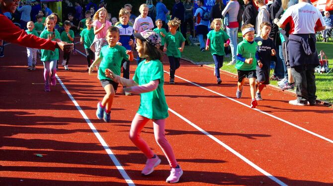 Fröhliches Lauffest: Beim Spendenmarathon nahmen mehr als 1100 Läufer teil. Foto: spiess