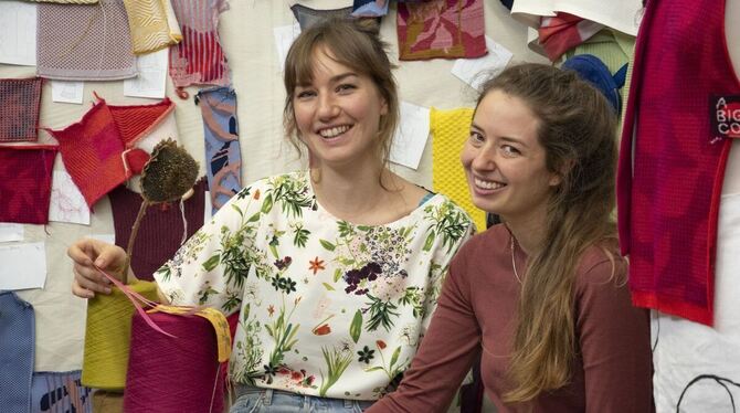 Die Designstudentinnen Madeleine Mesam (l.) und Annika Klaas. Die Designstudentinnen Madeleine Mesam (l.) und Annika Klaas.