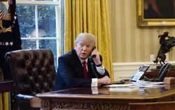 Donald Trump telefoniert