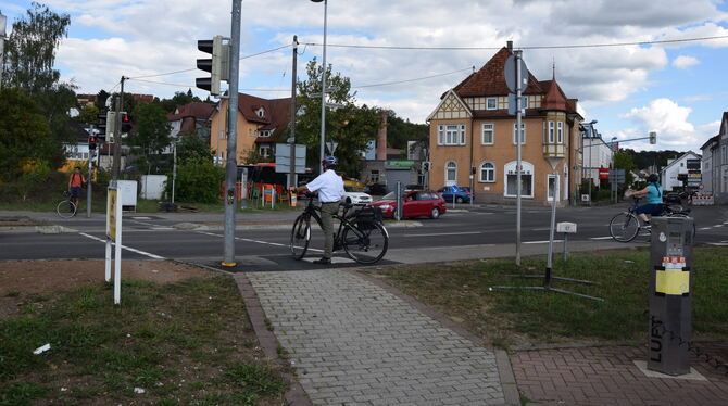 Nach dem Bau der Echazbrücke kommen Radler an der viel befahrenen Kreuzung in Kirchentellinsfurt gar nicht mehr vorbei, sondern