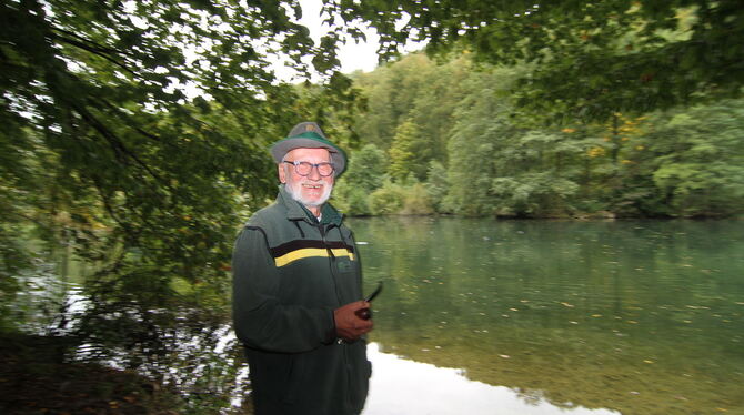 Forstdirektor Alfred Krebs geht in den Ruhestand. Hier ist er an seinem Lieblingsplatz – dem Kaltentalweiher – in Bad Urach zu s