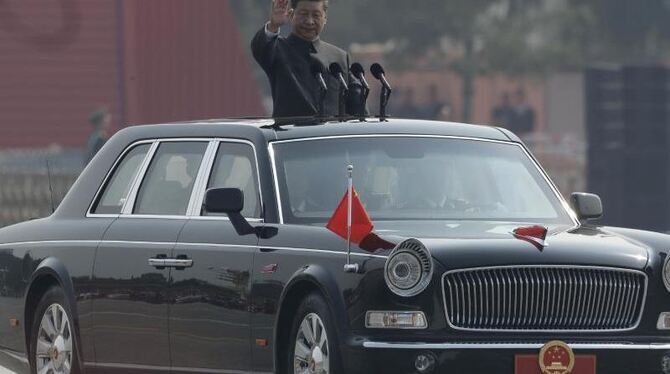 Xi nimmt Parade ab