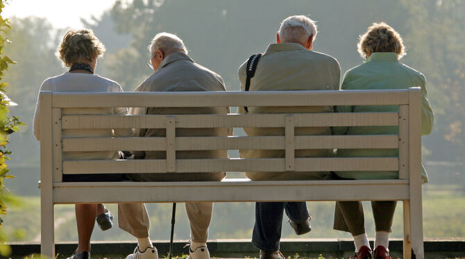 Vielfältige soziale Kontakte in einem seniorengerechten Umfeld: So bleibt die zweite Lebenshälfte attraktiv.Foto: dpa