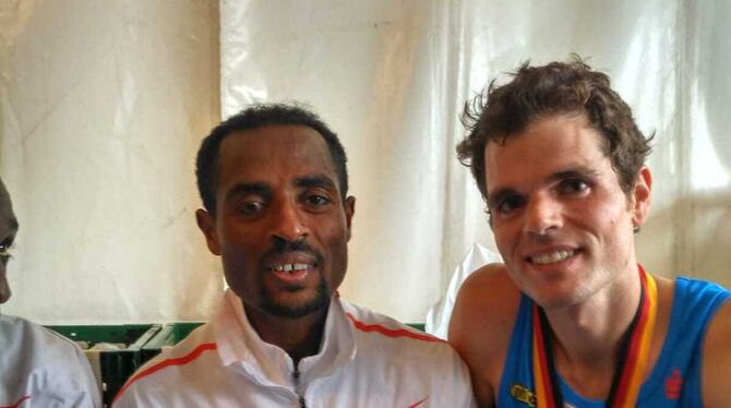 Lorenz Baum (rechts) mit Berlin-Marathon-Sieger Kenenisa Bekele. Foto: Privat