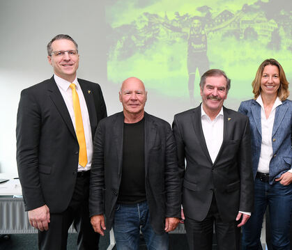 Das strahlende Quintett, das die Tigers Tübingen als AG in eine spannende Zukunft führt (von links): Geschäftsführender Vorstand