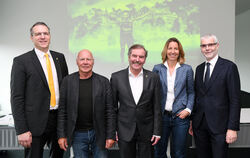 Das strahlende Quintett, das die Tigers Tübingen als AG in eine spannende Zukunft führt (von links): Geschäftsführender Vorstand