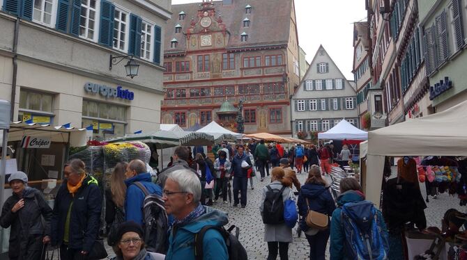 Nach Auskunft mehrerer Beschicker sind deutlich weniger Kunden als in Vorjahren zum Herbst-Regionalmarkt nach Tübingen gekommen.