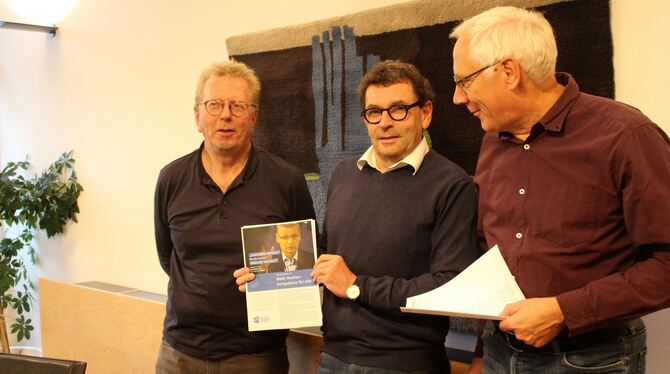 Stellten das Pilotprojekt vor (von links): Cordt Schnibben, Leiter der Bürgerakademie, Volkshochschulleiter Dr. Ulrich Bausch un