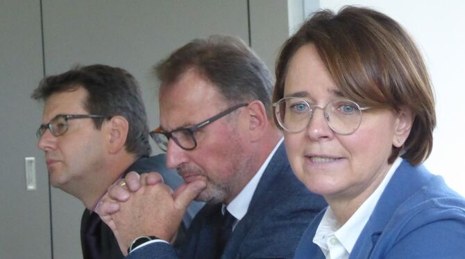 Stefan Lehr (links), Joachim Walter und Annette Widmann-Mauz. FOTO: Bernklau