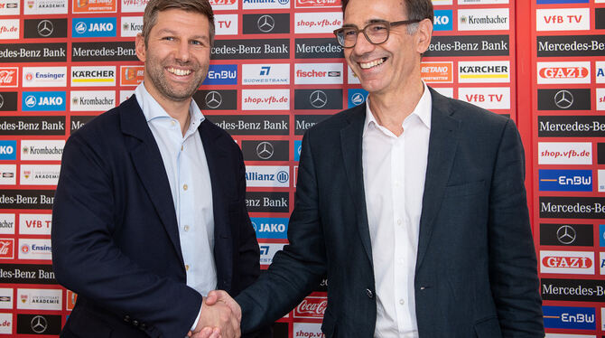 Aufgerückt auf den Vorstandssessel: Thomas Hitzlsperger (links) und der kommissarische VfB-Präsident Bernd Gaiser. FOTO: DPA