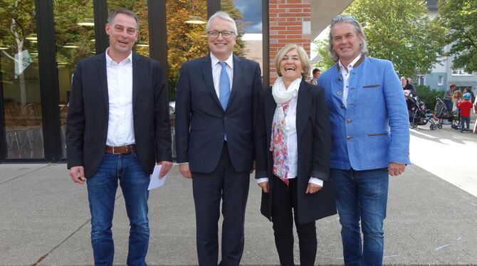 Hießen die neue Leiterin Gabriele Kupfer willkommen (von links): Schuldekan Joachim Bayer, Bürgermeister Robert Hahn, Schulamts