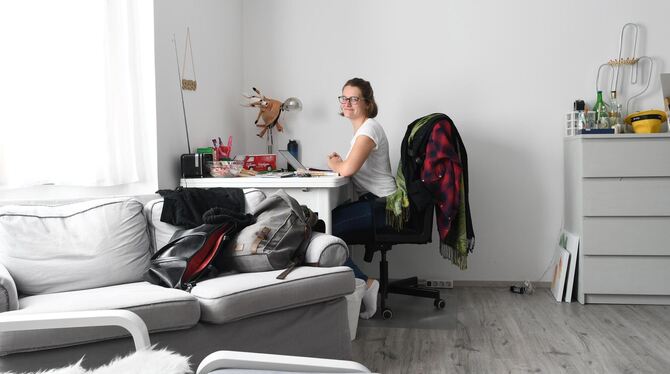 Glück gehabt, bezahlbare Bude gefunden: Thea Meyer, Vorsitzende der Reutlinger Studentenvertretung (Asta), in ihrem WG-Zimmer.