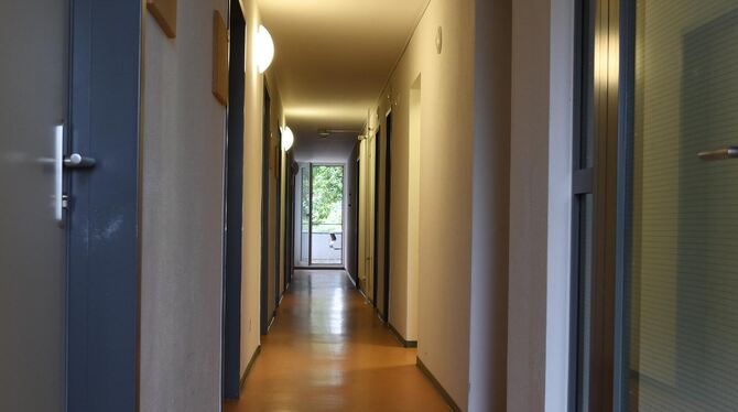 Lange Gänge im Studentenwohnheim Adolf Reichwein Haus in Reutlingen.