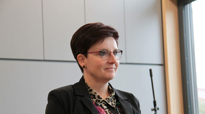 Stefanie Pallas wurde als neue Rektorin der Jenaplan-Schule nun offiziell feierlich ins Amt eingesetzt.  FOTO: MERKLE