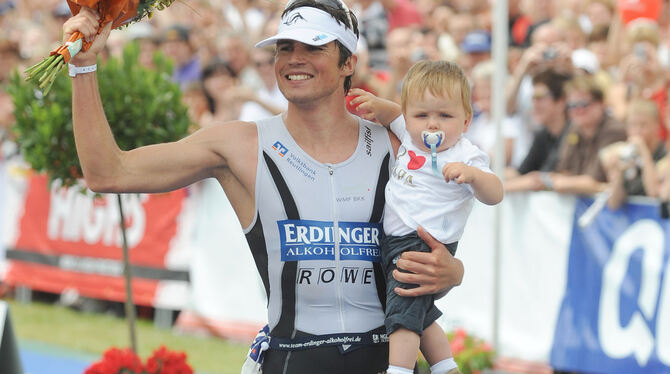 Der Moment des größten Erfolges: 2009 hat Michael Göhner den legendären Langdistanz-Triathlon von Roth gewonnen. Auf seinem Arm