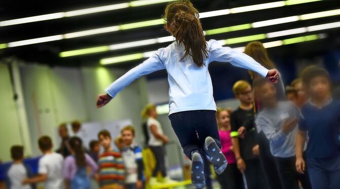 Schüler und Kinder können bei der Turn-WM ihr Können zeigen und selber trainieren. Fotos:lichtgut