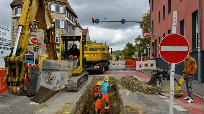 Schwierige Baustelle: Die Seestraße bleibt in Richtung Albstraße bis Ende November gesperrt.FOTO: NIETHAMMER