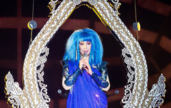 Meisterin der Selbst-Inszenierung: Sängerin Cher auf ihrer Tour durch Europa. Foto: dpa