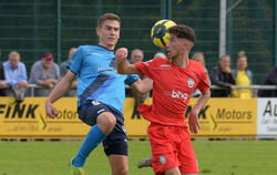 Feierte ein gelungenes Startelf-Debüt: Enis Küley (rechts), hier im Duell mit dem Bissinger Yannick Toth.