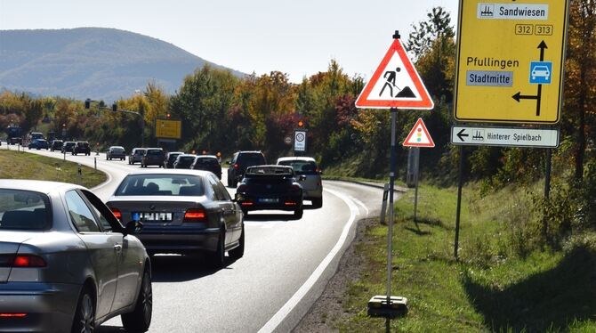 In Pfullingen kommt’s tagsüber wegen Bauarbeiten zu Verkehrsbehinderungen.foto: Schitz