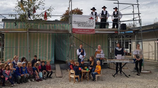 Beim Anbau des Kinderhauses hat die Gemeinde Richtfest gefeiert.foto: Gemeinde