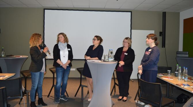 Es diskutierten (von links) Susanne Neudeck, Anita Beck, Angelika Hensolt, Susanne Lauffer-Dietborn und Ursula Lindner. foto: st