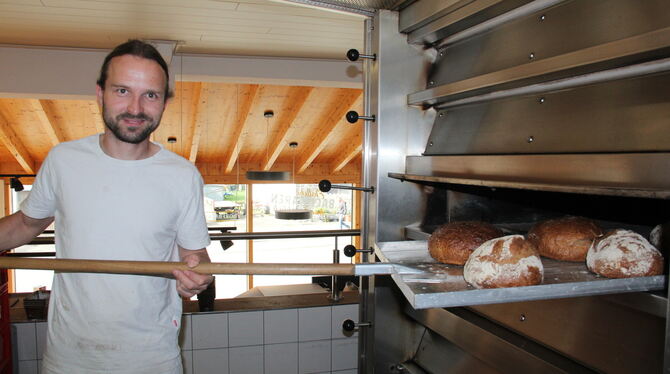 Philipp Tiefenbach hat durch konsequente Energieeffizienz-Maßnahmen seine Würtinger Bäckerei zukunftsfit gemacht. foto: dewald