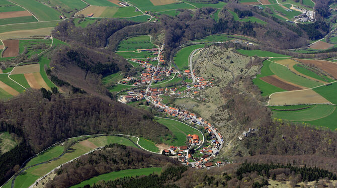 Die Hundersinger Ortsdurchfahrt wird komplett saniert. FOTO: GROHE Die Hundersinger Ortsdurchfahrt wird komplett saniert. FOTO: GROHE