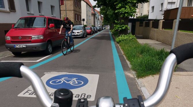 Soll der Radverkehr öfter Vorfahrt haben, wie hier  in Reutlingen?  Das Metzinger Zukunftsteam  Infrastruktur und Verkehr inform