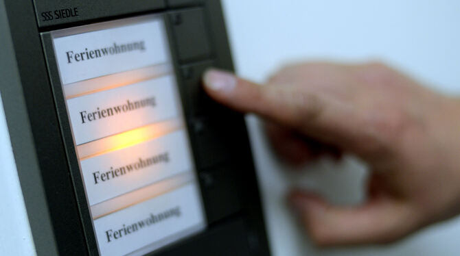 In Metzingen gibt es Mehrfamilienhäuser, deren Wohnungen nur noch an Feriengäste vermietet werden. In reinen Wohngebieten will d In Metzingen gibt es Mehrfamilienhäuser, deren Wohnungen nur noch an Feriengäste vermietet werden. In reinen Wohngebieten will d