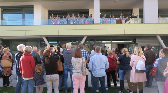 Das Kinderhaus Schillerplatz in Pliezhausen ist nun offiziell der Ort, den 20 Erzieher und 60 Kinder mit Leben füllen.foto: Klei