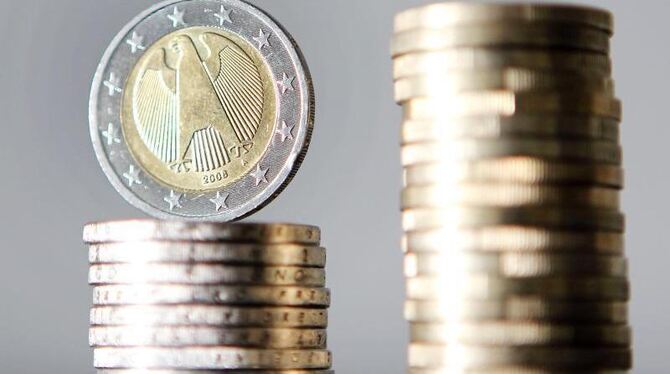 Euro-Münzen sind gestapelt Symbolbild
